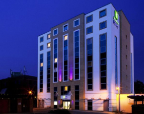  Holiday Inn Express London - Watford Junction, an IHG Hotel  Уоттфорд